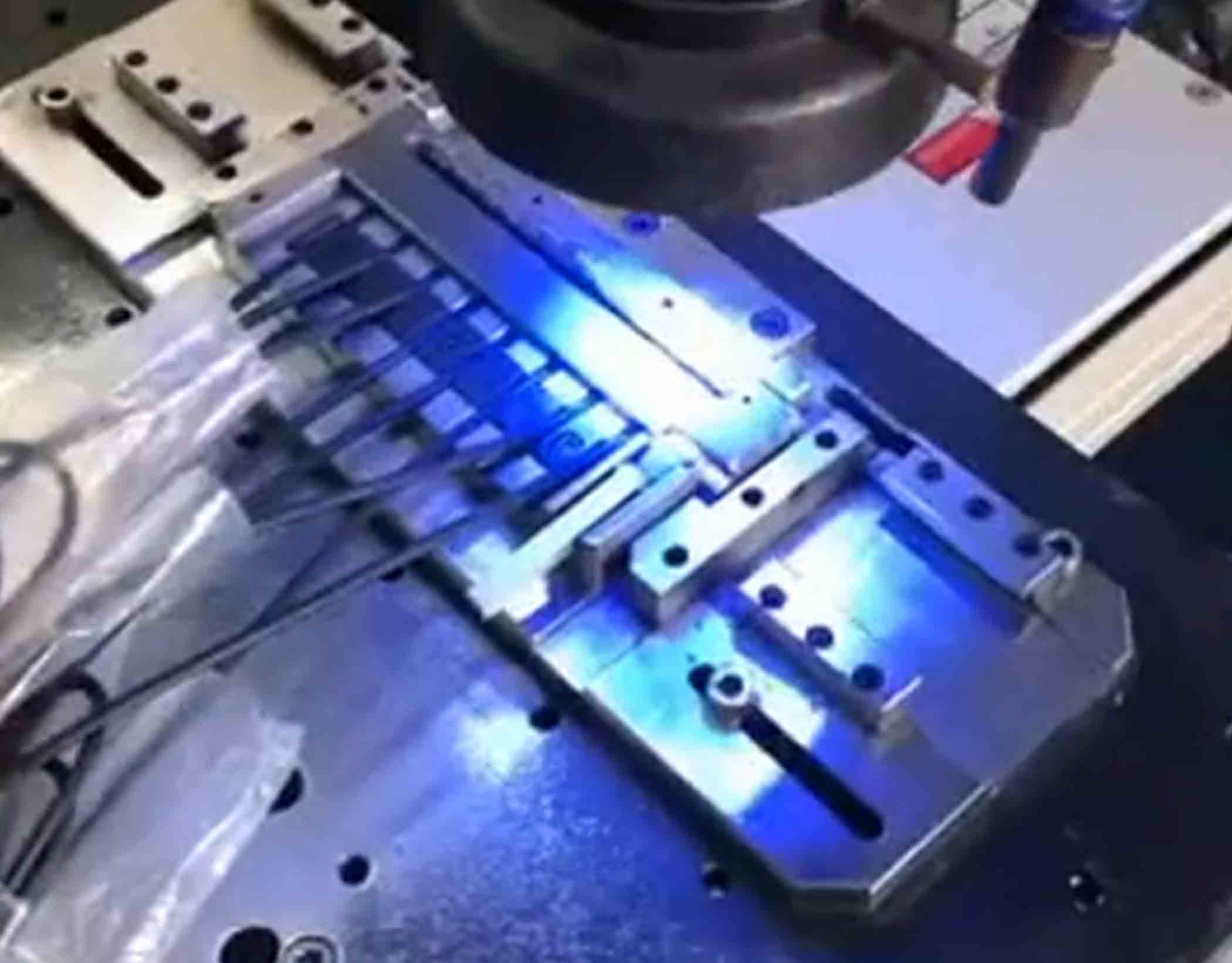 自动激光焊接机-数据线焊接